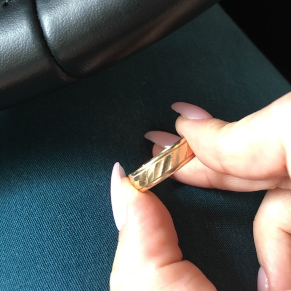 Men wedding ring 14 k size 8.5 - Picture 2 of 2